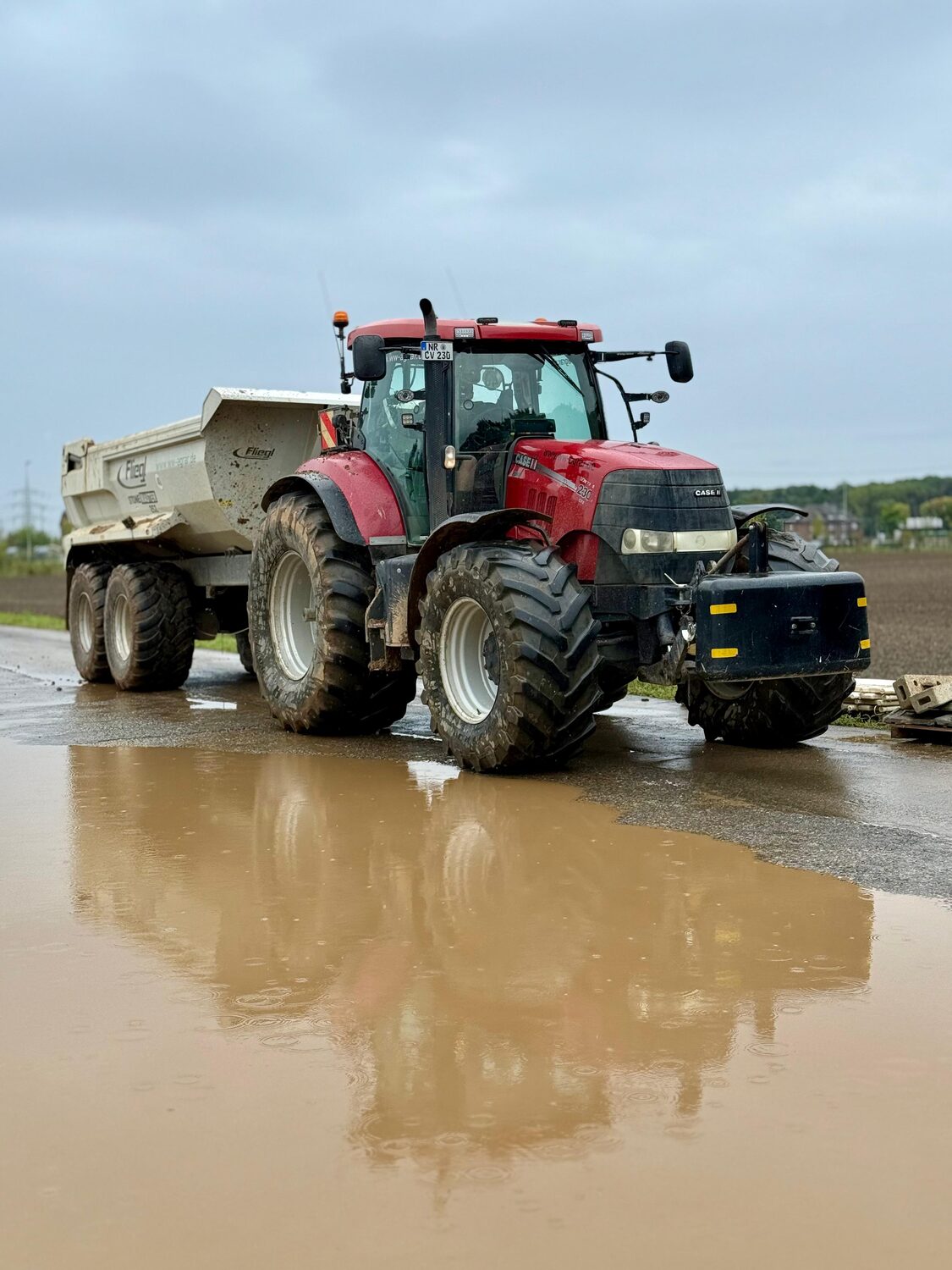 Case-Schlepper mit Erdmulde